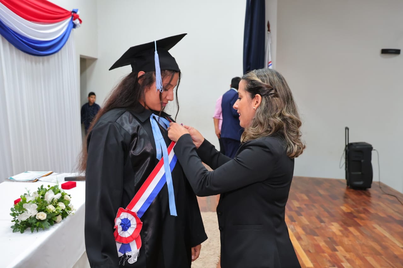 Colegios departamentales celebran clausura del 2024